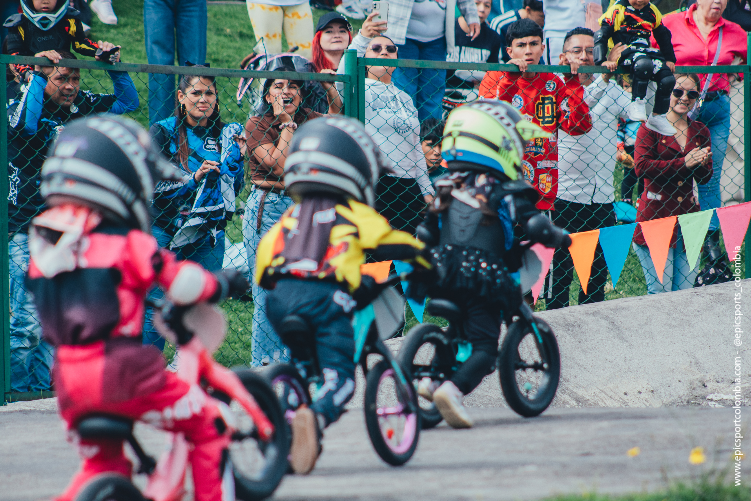 V Festival Power Bike – Halloween Edition encendió Bogotá con velocidad y disfraces